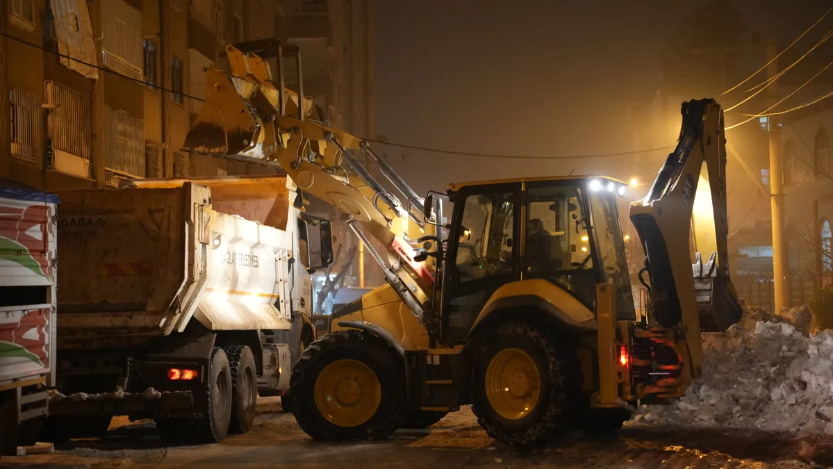 Gece ekipleri ile hizmet devam ediyor