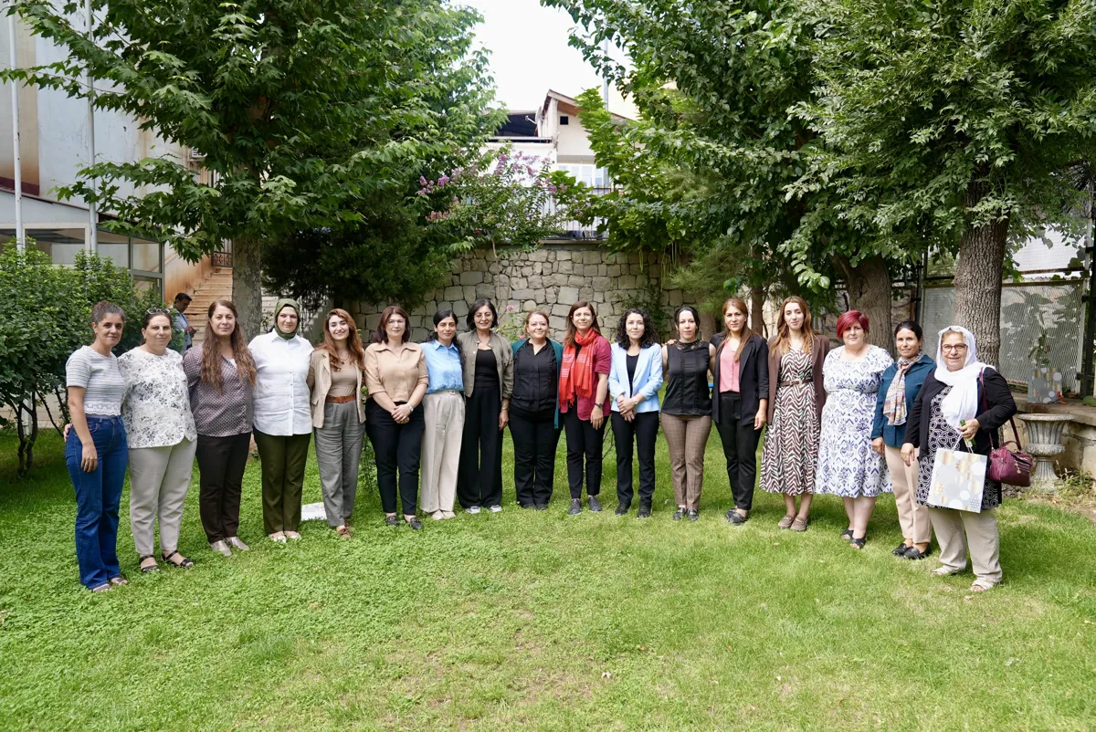Eşbaşkanlar Kulp'ta kadınlarla buluştu