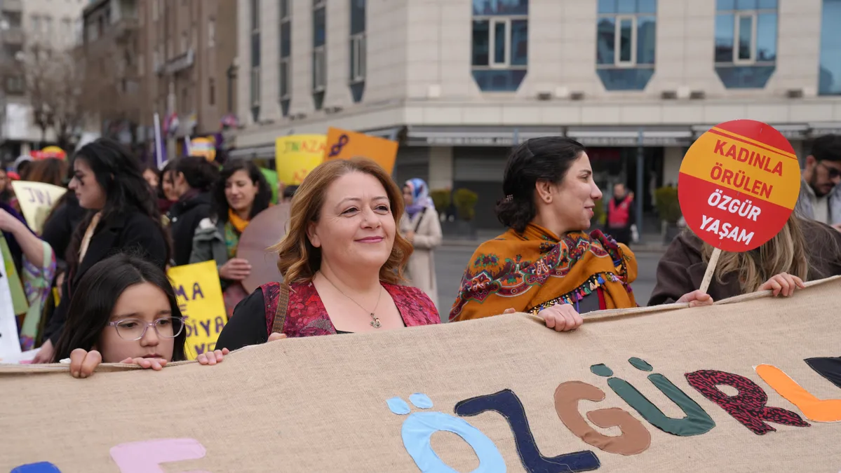 Eşbaşkan Ayaz 8 Mart mitingine katıldı